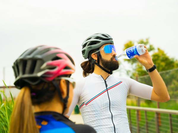 Comment gérer l'hydratation en cyclisme dans des conditions extrêmes de chaleur ?