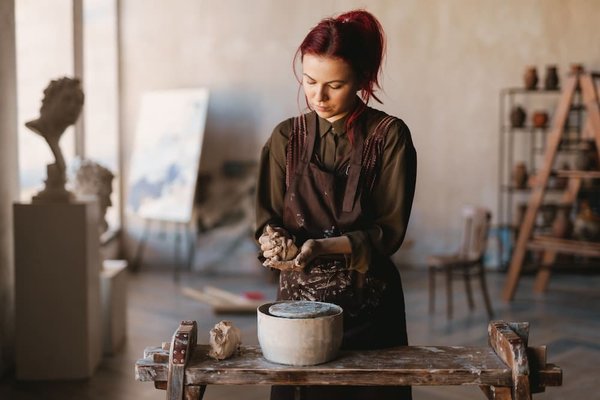 Curl inversé : sculptez vos bras avec cette variante